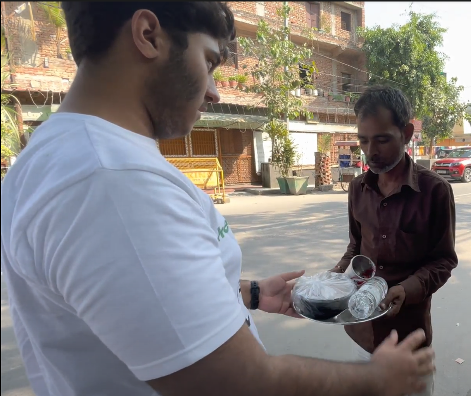 People being helped by helpshelter